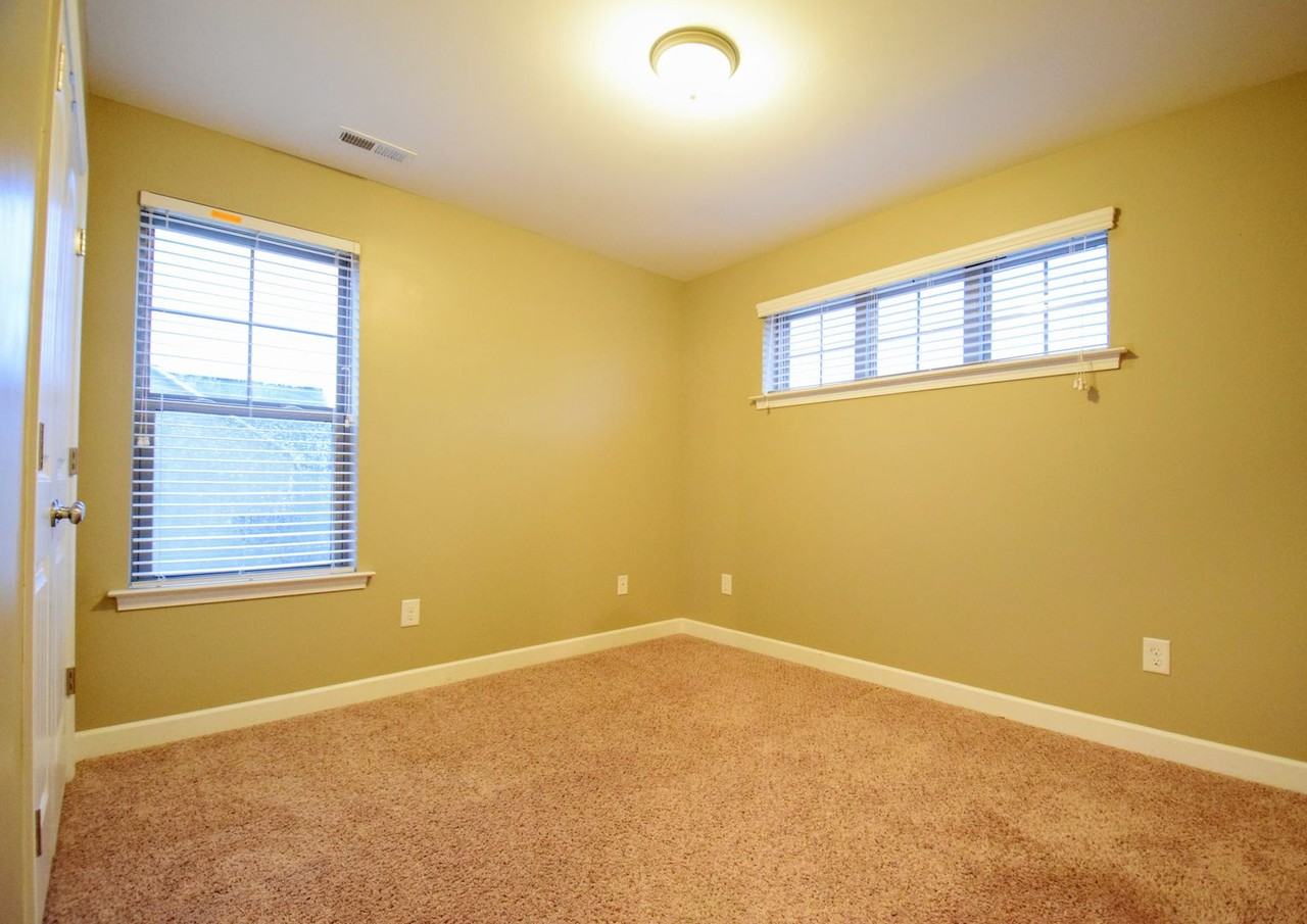 37 Farrow Ct - Photo 3 of 26