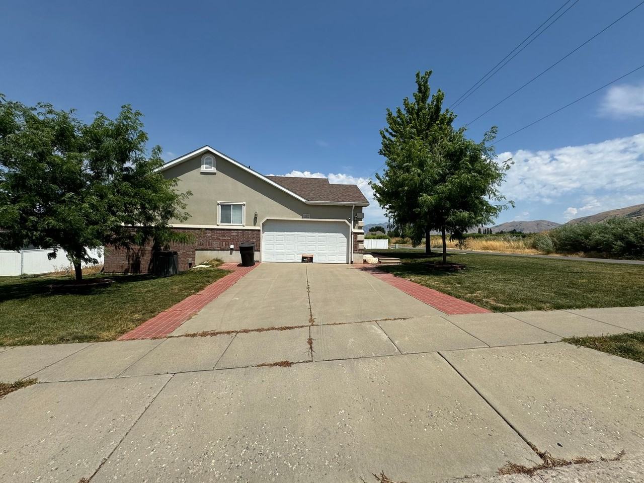 1210 W 3275 S - Photo 3 of 28