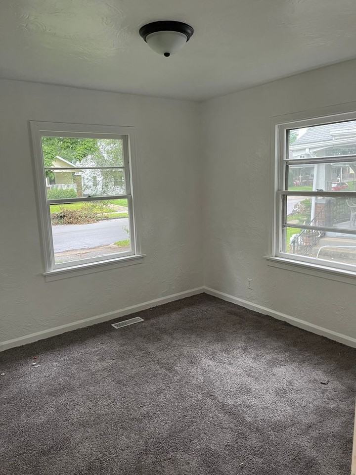 2150 S 10th St - Photo 4 of 11