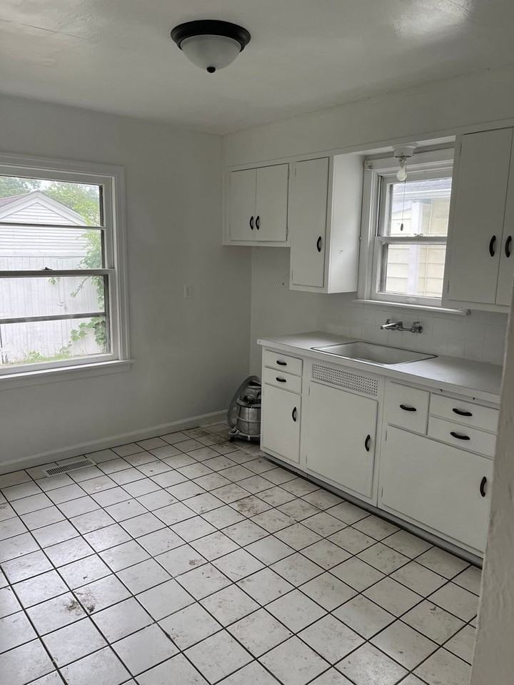 2150 S 10th St - Photo 7 of 11