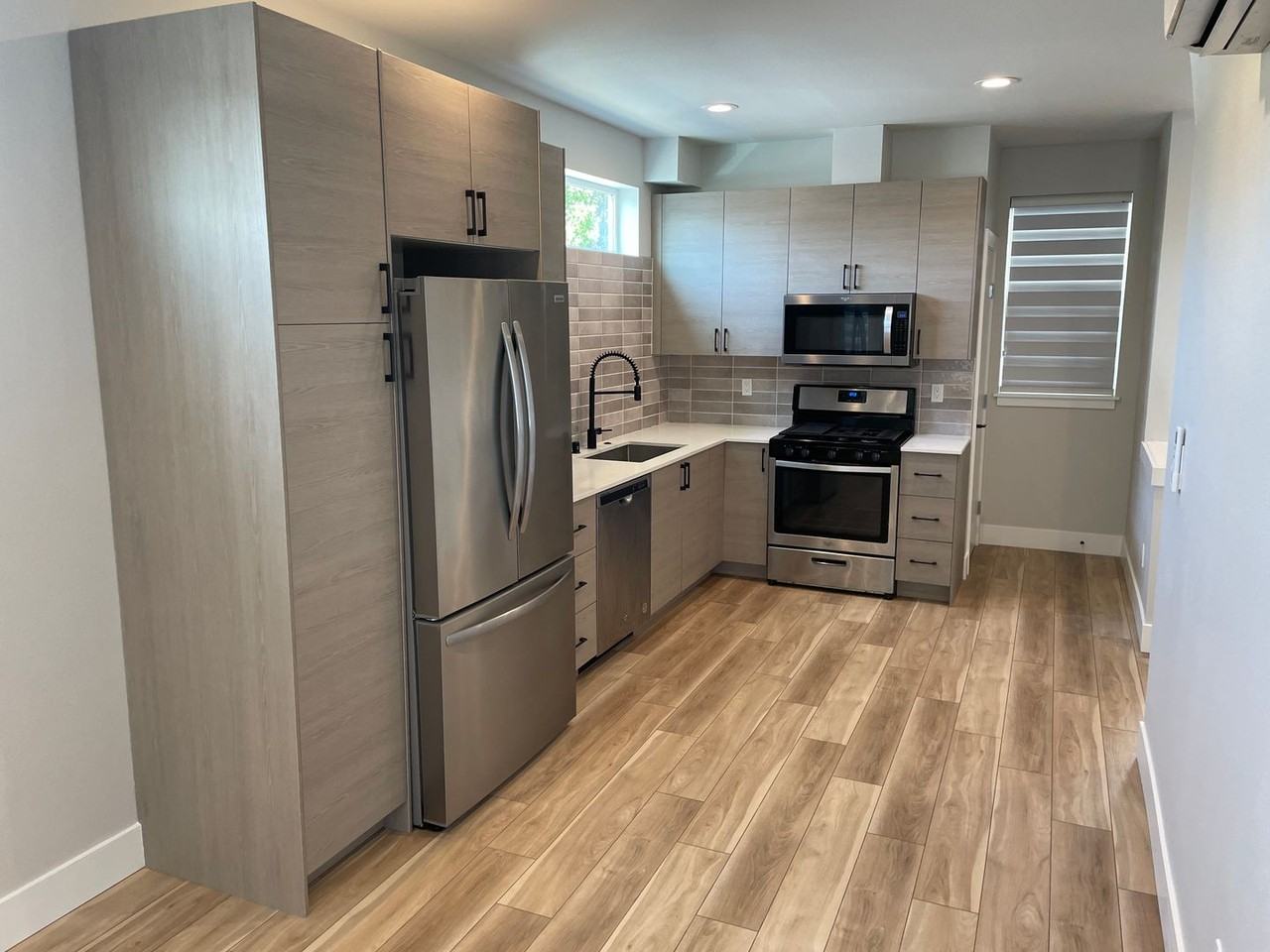 1626A S Lane St - Photo 2 of 10