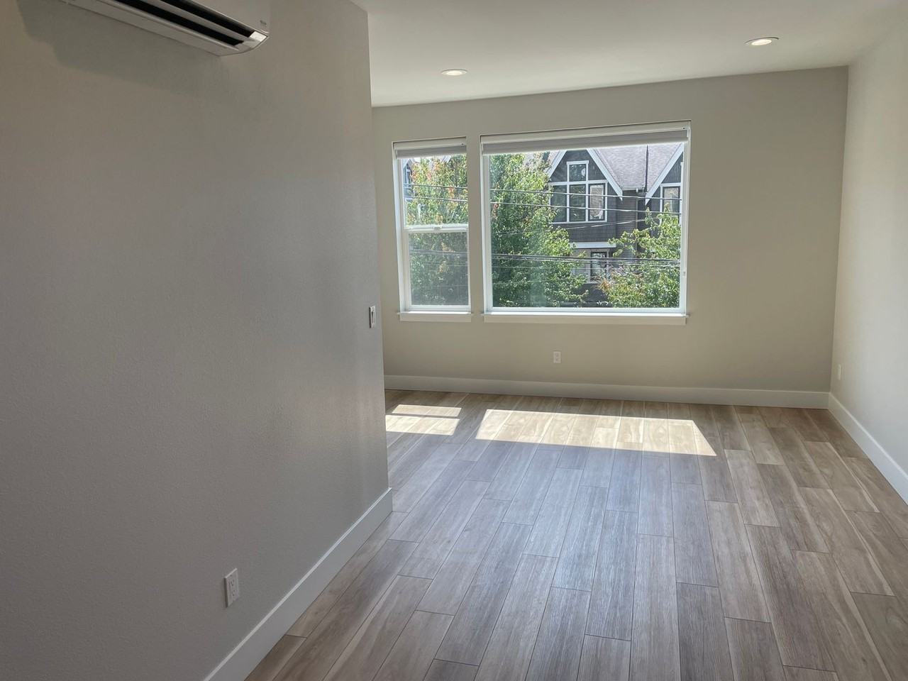 1626A S Lane St - Photo 3 of 10