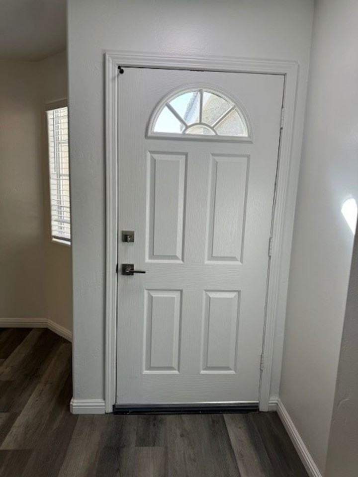 3126 Silverlake Dr - Photo 2 of 15