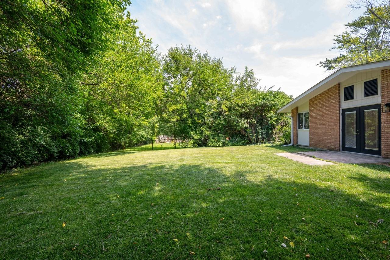 784 W Kemper Rd - Photo 3 of 18