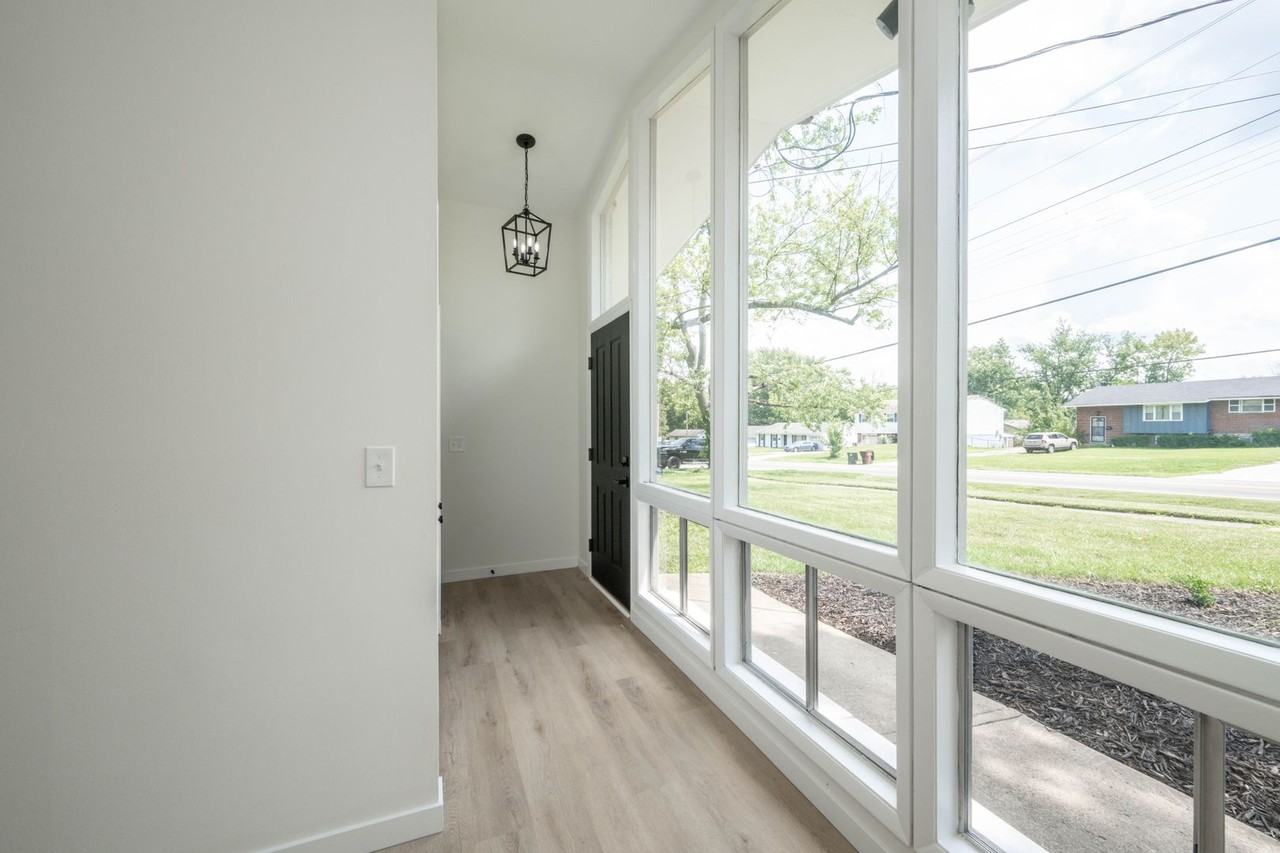 784 W Kemper Rd - Photo 4 of 18