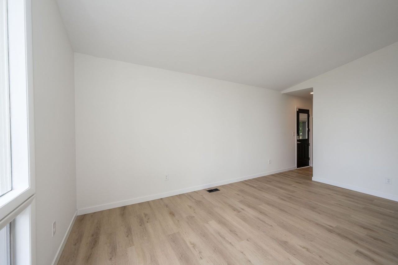 784 W Kemper Rd - Photo 5 of 18