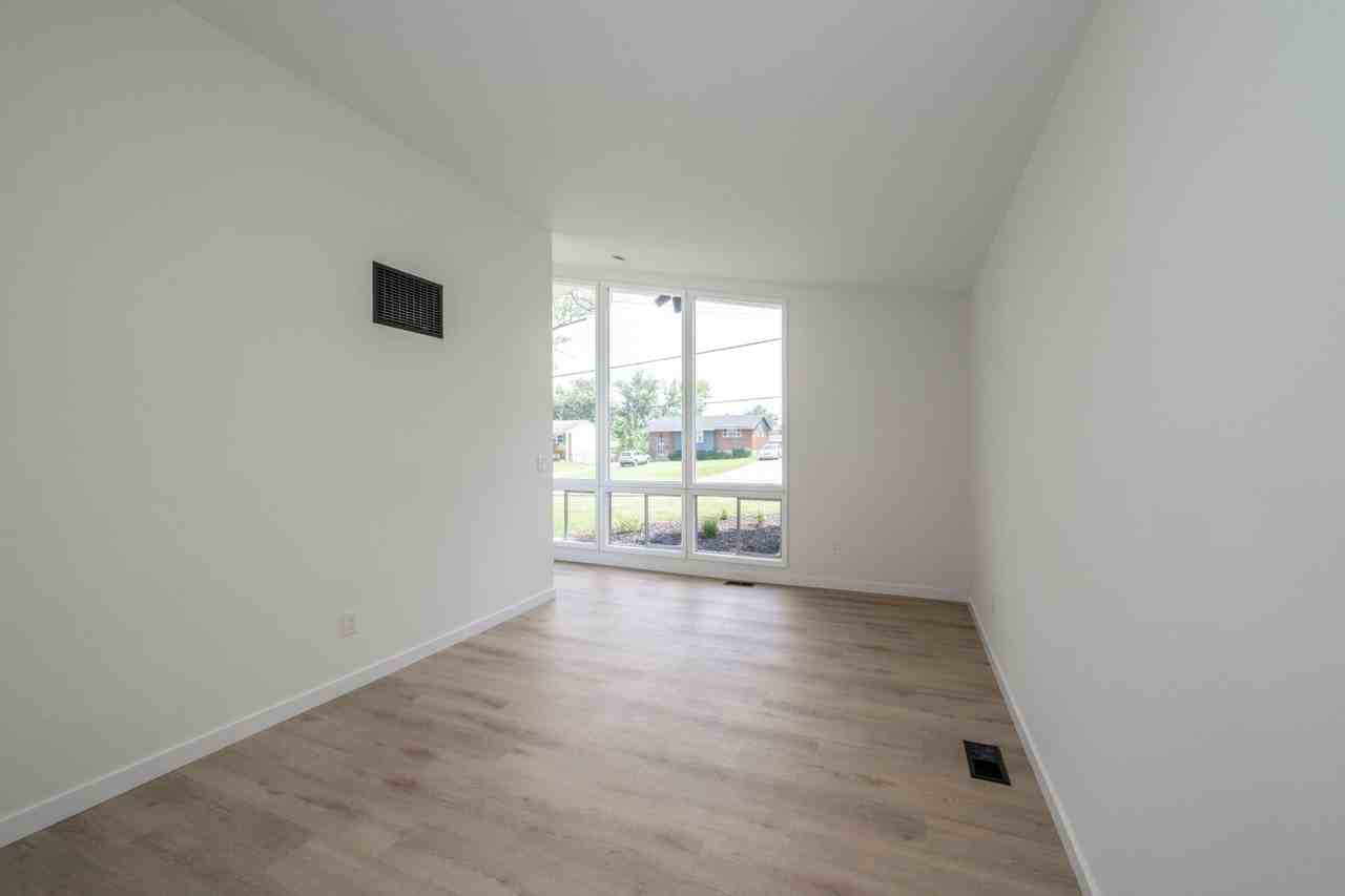 784 W Kemper Rd - Photo 6 of 18