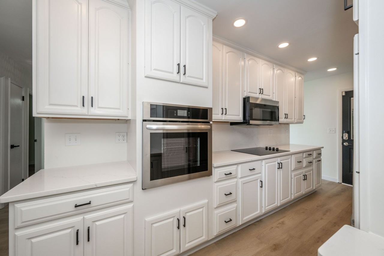 784 W Kemper Rd - Photo 7 of 18