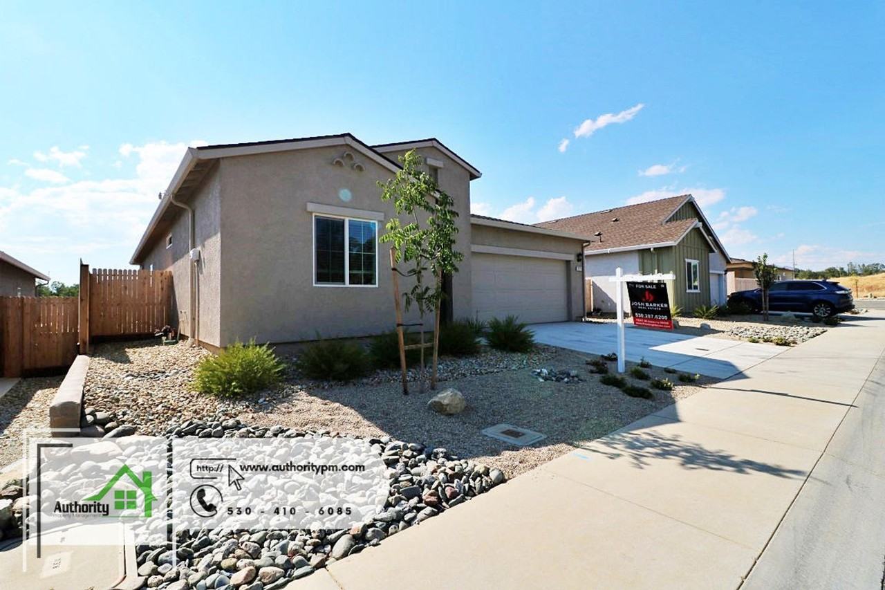 2770 Austere Ave - Photo 2 of 25