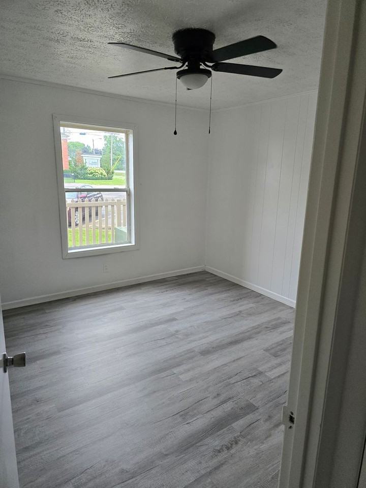 2525 W Monroe St - Photo 5 of 7