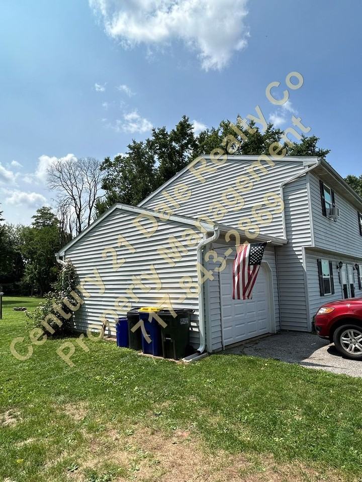 2060 Bank Ln - Photo 2 of 4