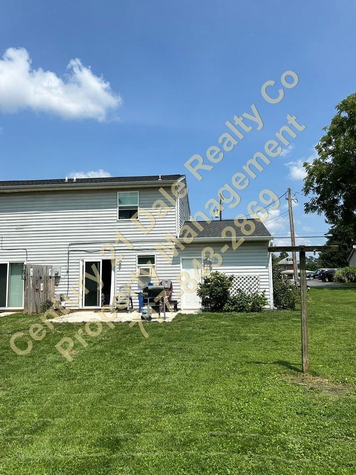 2060 Bank Ln - Photo 3 of 4