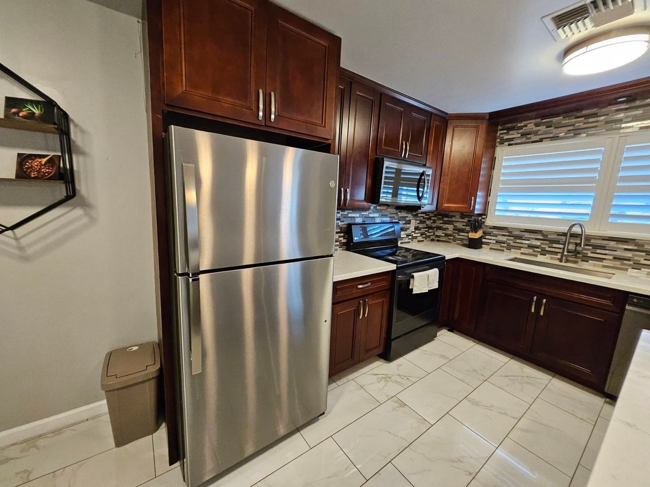 190 Eleu Pl #A - Photo 7 of 21