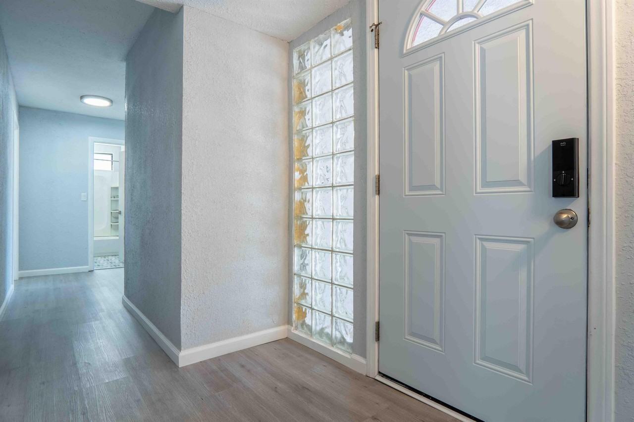 5052 Long View Dr - Photo 4 of 18