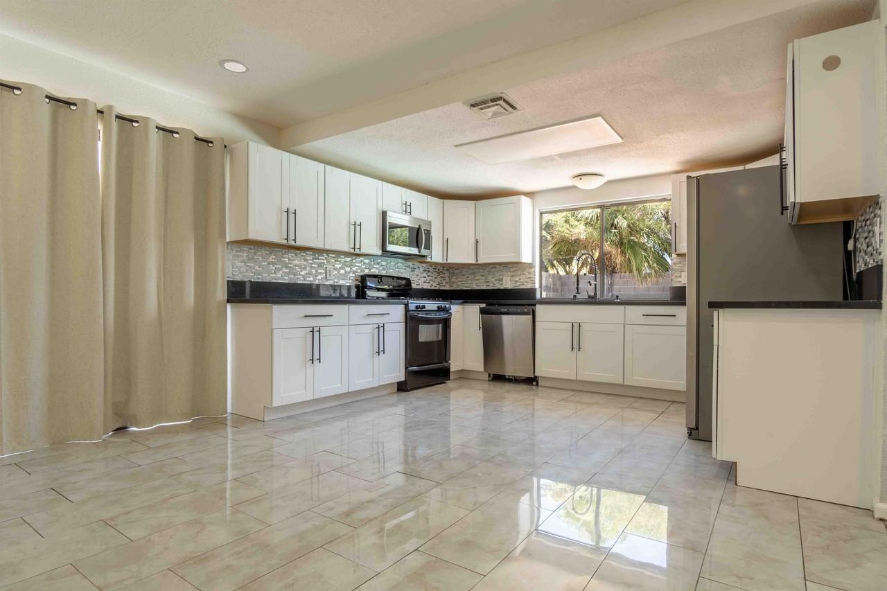 5052 Long View Dr - Photo 5 of 18