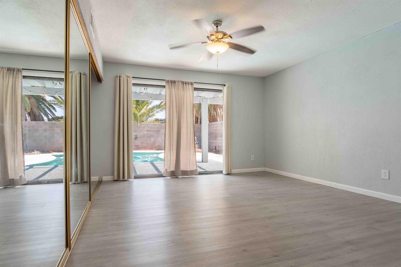 5052 Long View Dr - Photo 5 of 18