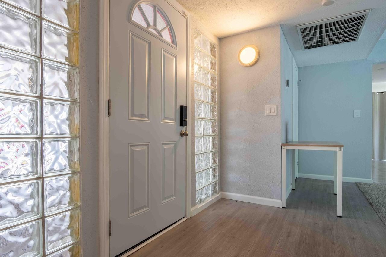 5052 Long View Dr - Photo 4 of 18