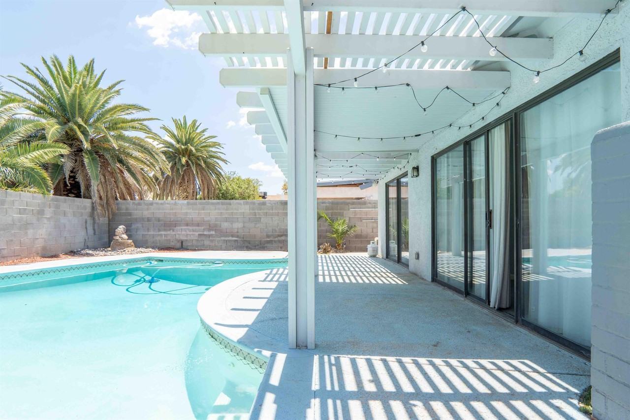 5052 Long View Dr - Photo 6 of 18