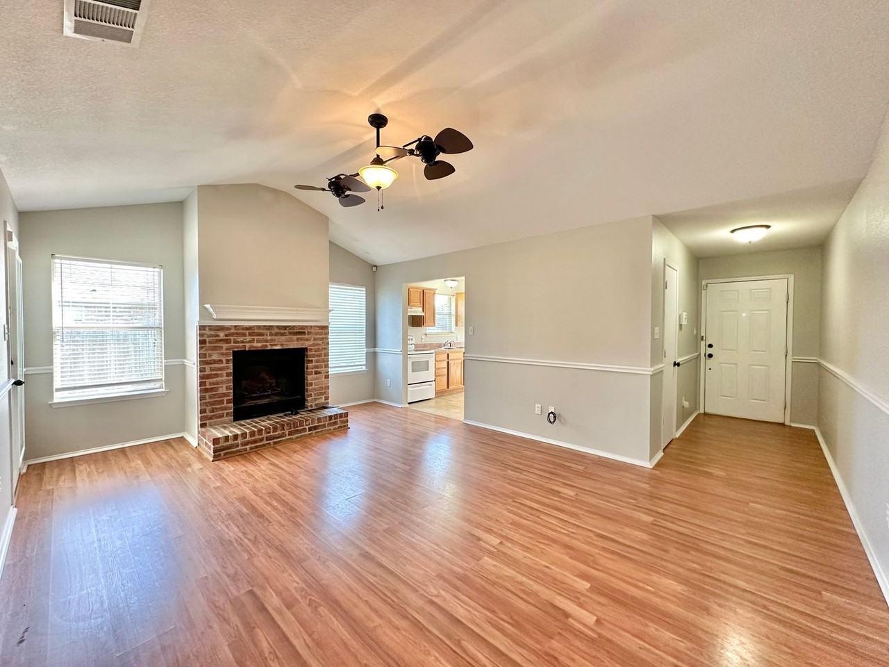 210 Willow Rd - Photo 4 of 30