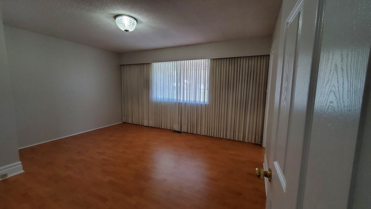 5490 Eglinton Street - Photo 2 of 32
