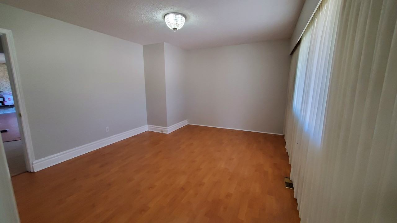 5490 Eglinton Street - Photo 3 of 32