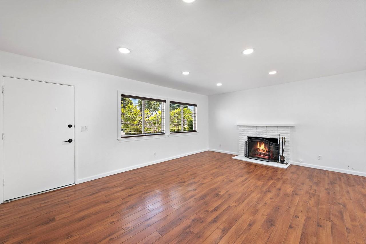 3077 Coolidge Ave - Photo 2 of 26