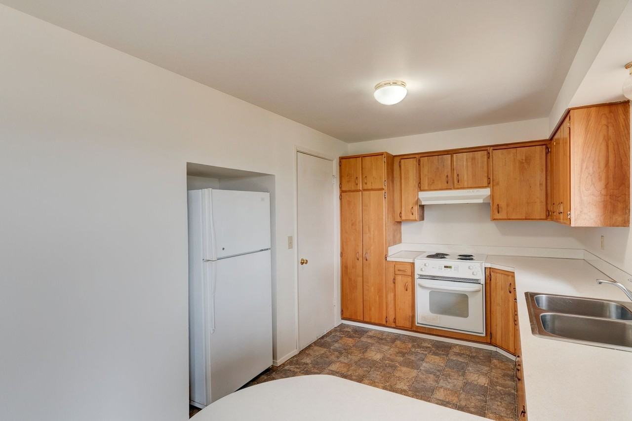 1352 - 830 SW 6th Ave - Photo 3 of 16