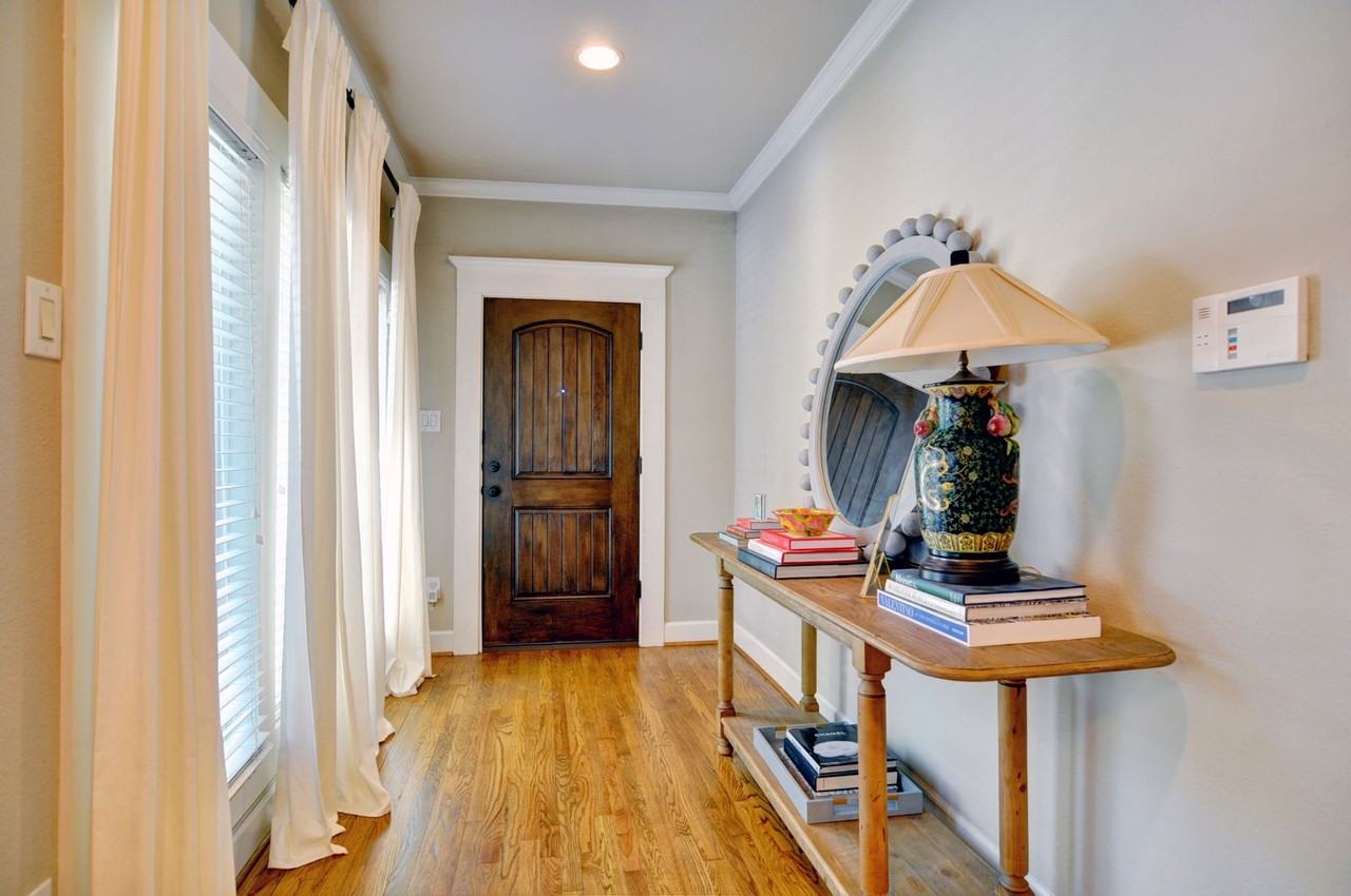 3915 W 6th St - Photo 3 of 41