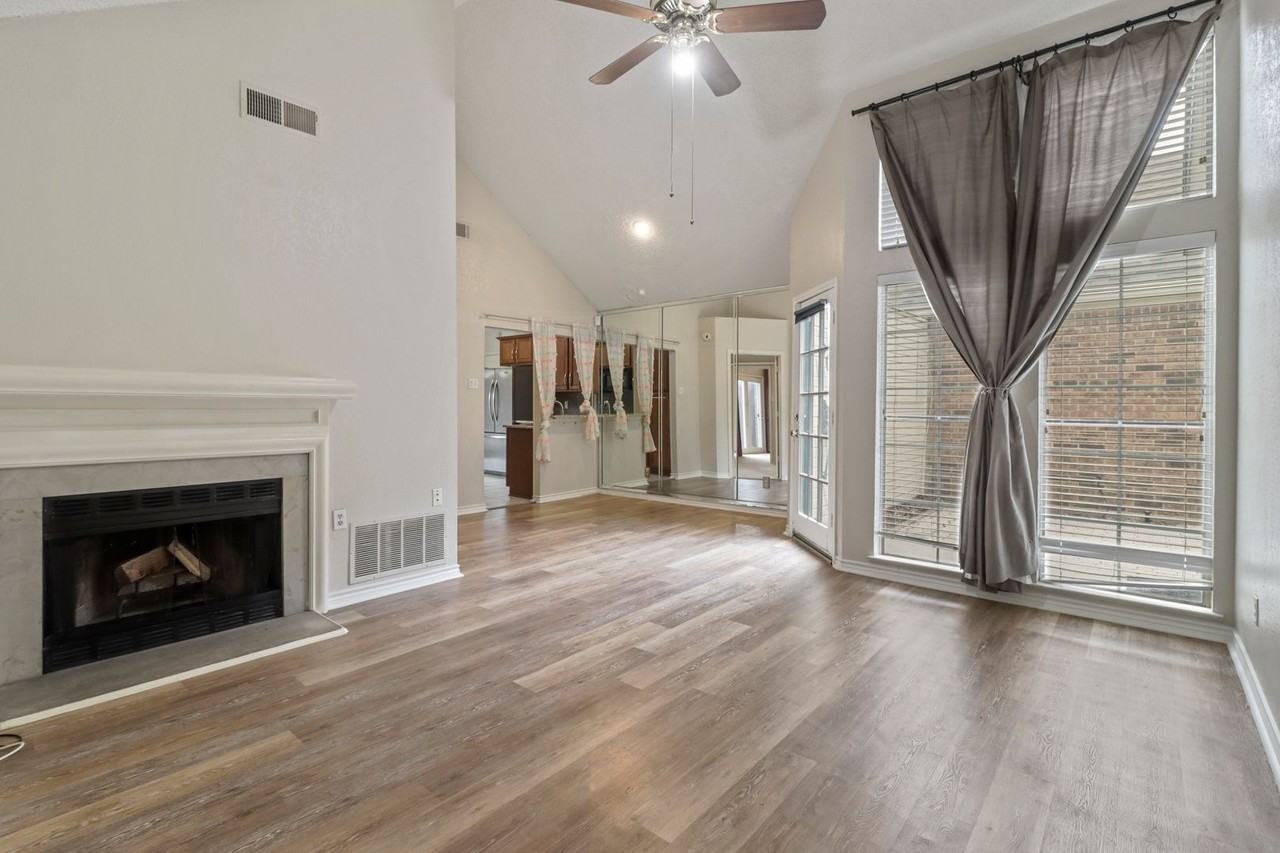 18031 Whispering Gables Ln - Photo 2 of 15