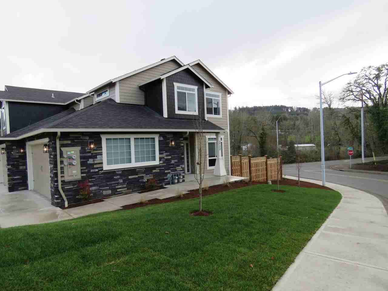 Country Club Duplex - Photo 2 of 22