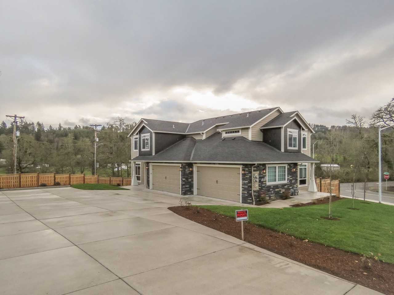 Country Club Duplex - Photo 3 of 22