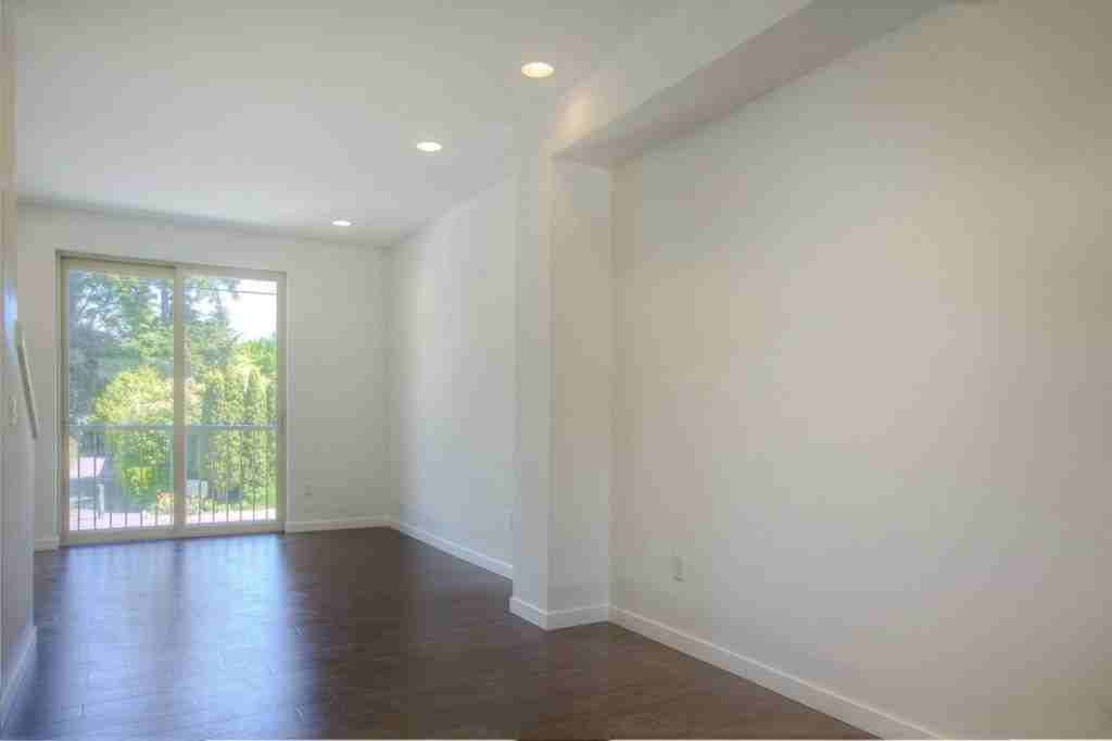 4061 Ne 50th St - Photo 2 of 9