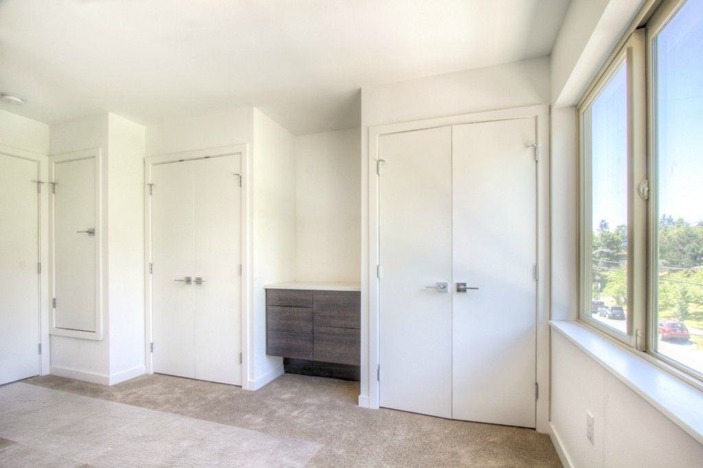 4061 Ne 50th St - Photo 4 of 9