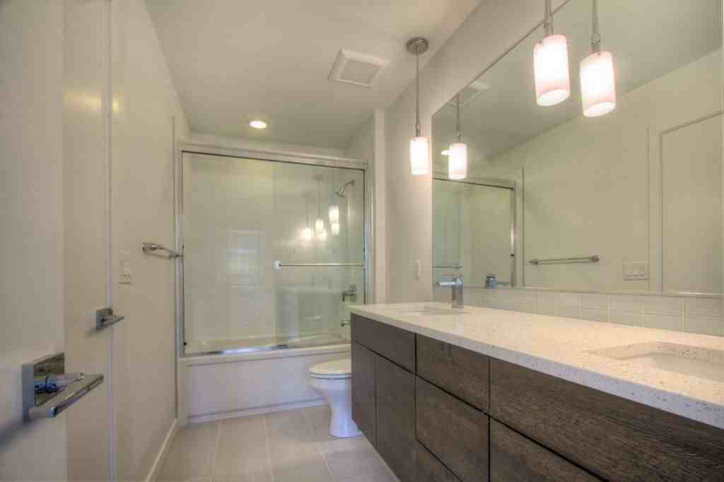 4061 Ne 50th St - Photo 6 of 9