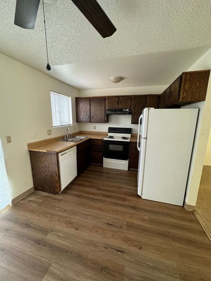 4988 Ivor Dr - Photo 2 of 14