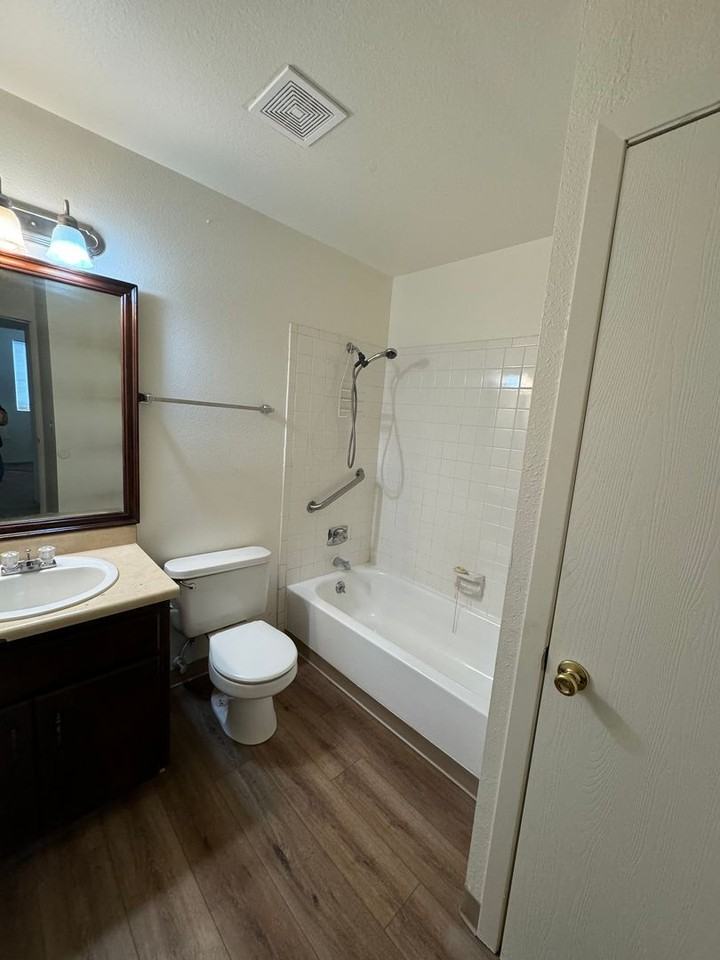 4988 Ivor Dr - Photo 4 of 14