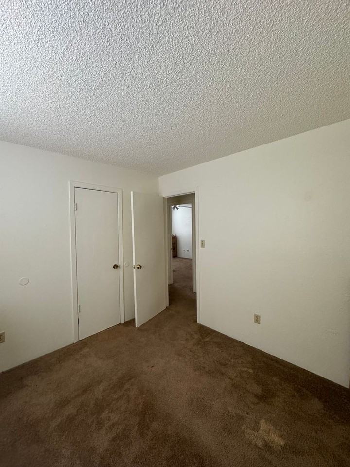 4988 Ivor Dr - Photo 7 of 14