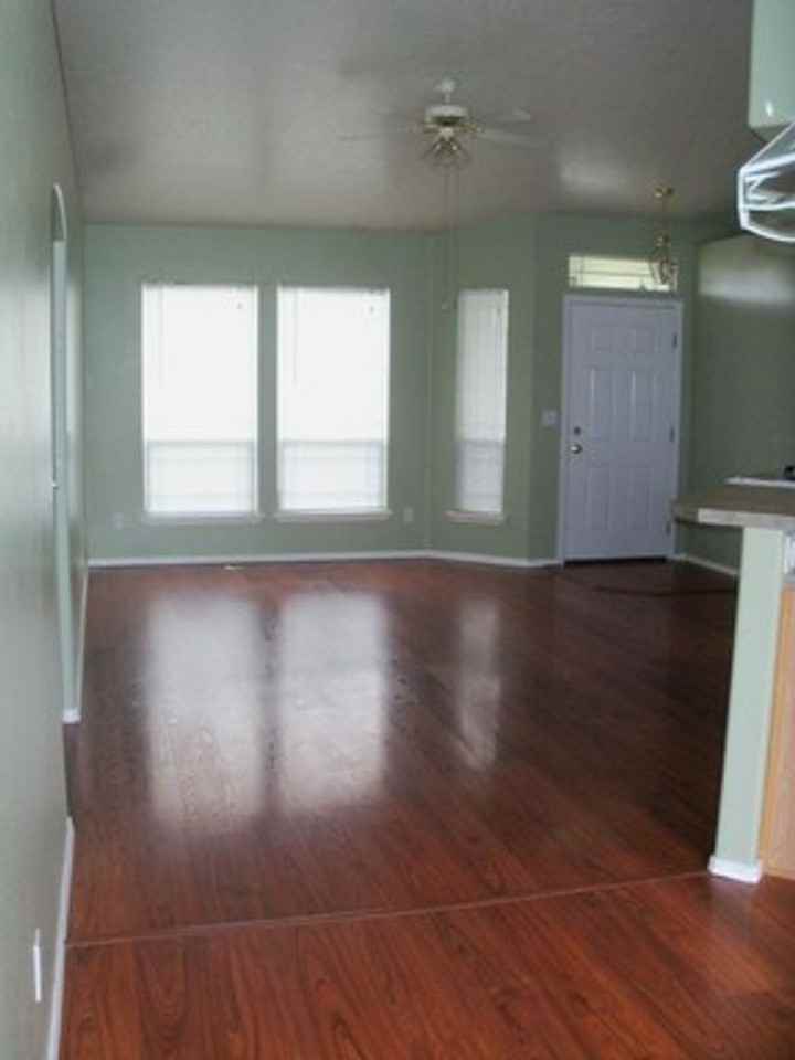 3412 Manchester Dr - Photo 4 of 22