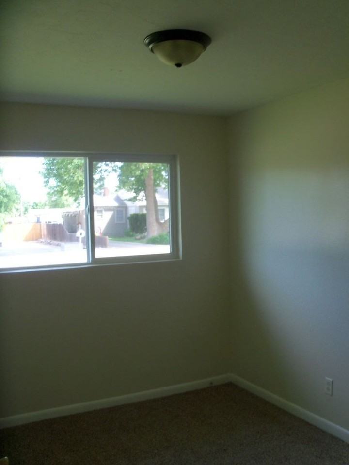 405 W Hazel St - Photo 5 of 22
