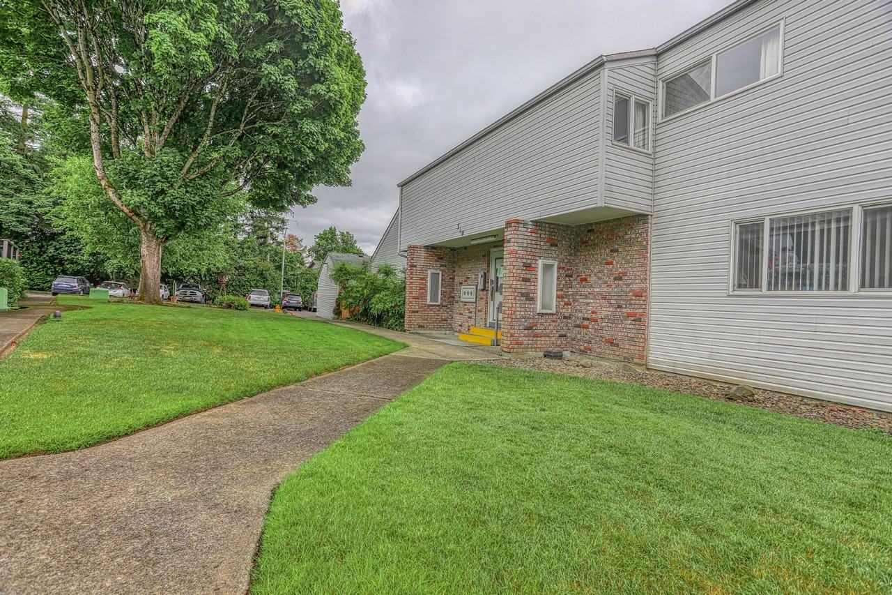 310 Ne 85th St #B - Photo 2 of 25