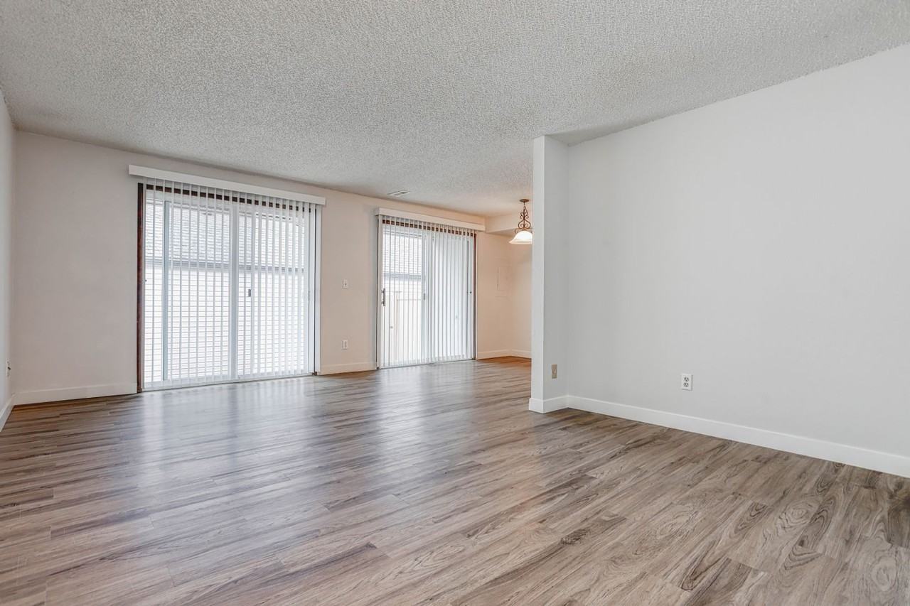 310 Ne 85th St #B - Photo 3 of 25