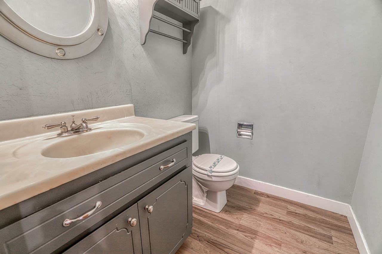 310 Ne 85th St #B - Photo 4 of 25