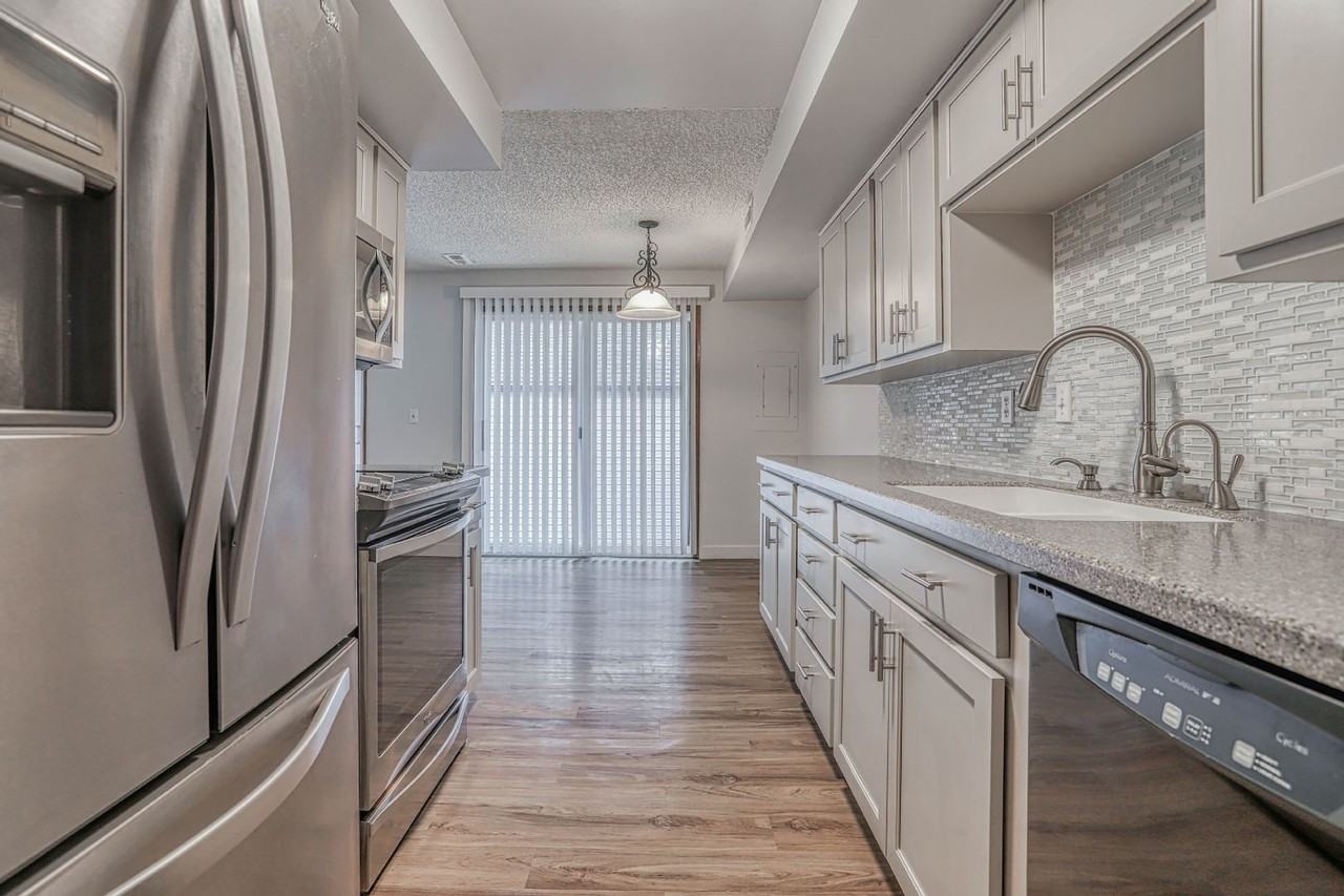 310 Ne 85th St #B - Photo 6 of 25