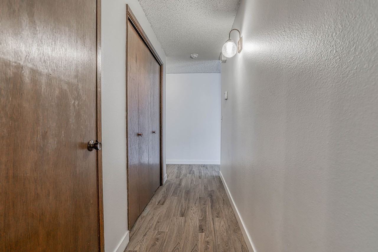 310 Ne 85th St #B - Photo 7 of 25