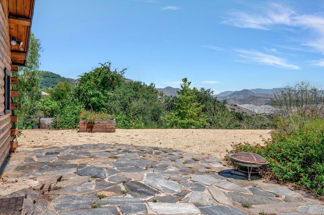 2689 Daisy Ln - Photo 2 of 47