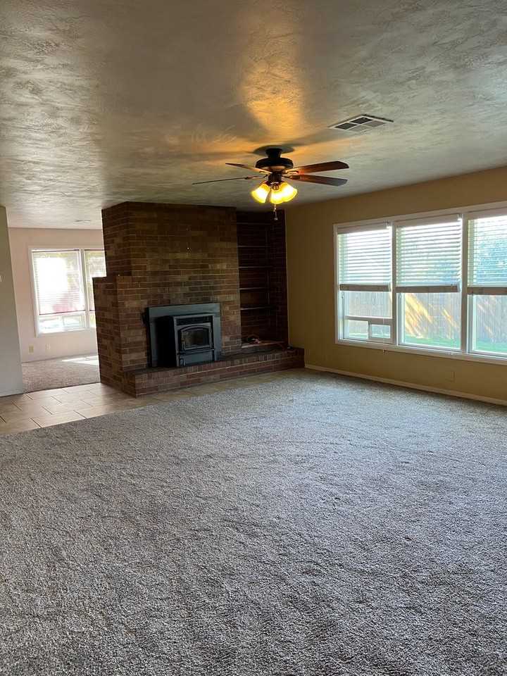 2344 Nile St - Photo 4 of 20