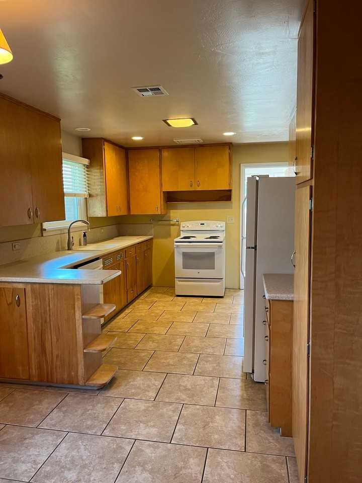 2344 Nile St - Photo 6 of 20