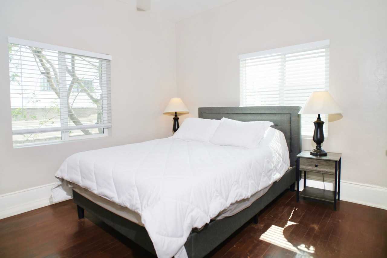 12 East University Boulevard #14 - Photo 6 of 25