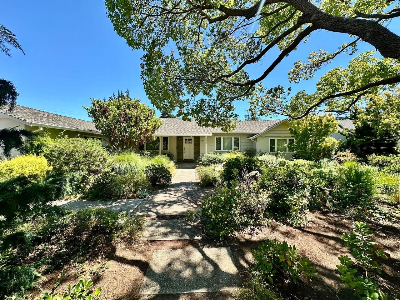 1855 Limetree Ln - Photo 2 of 23