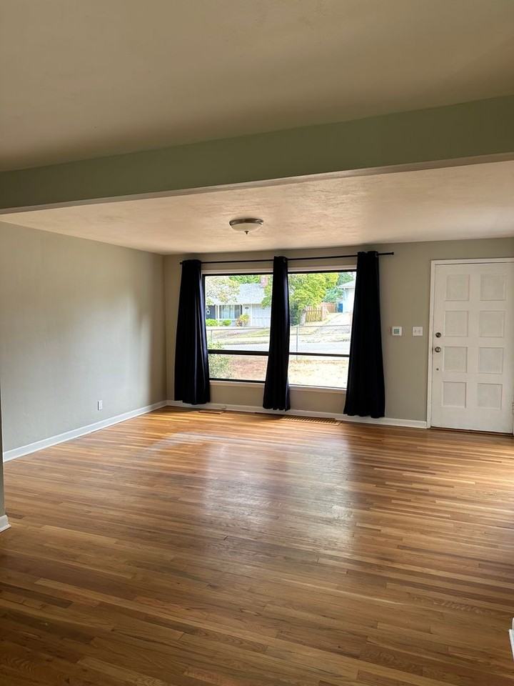 17205 3rd Ave Ne - Photo 5 of 35